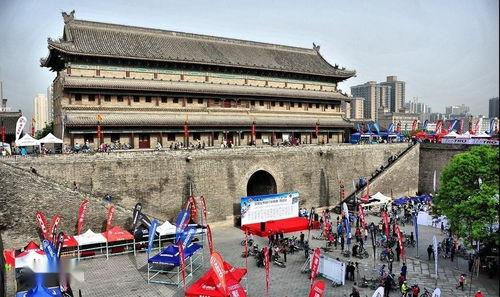 西安城墙吃瓜事件视频,一场意外的网络热议