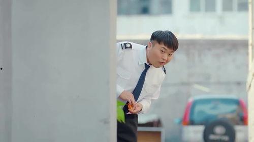 吃瓜保安砸门视频,一场意外引发的全民热议